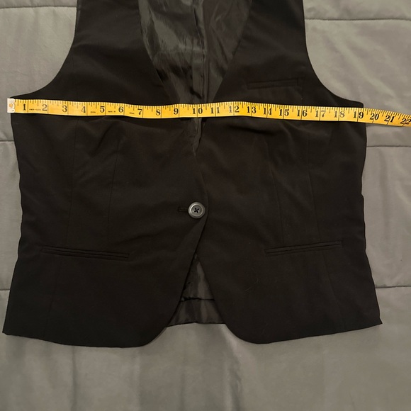 VEST - Picture 5 of 8